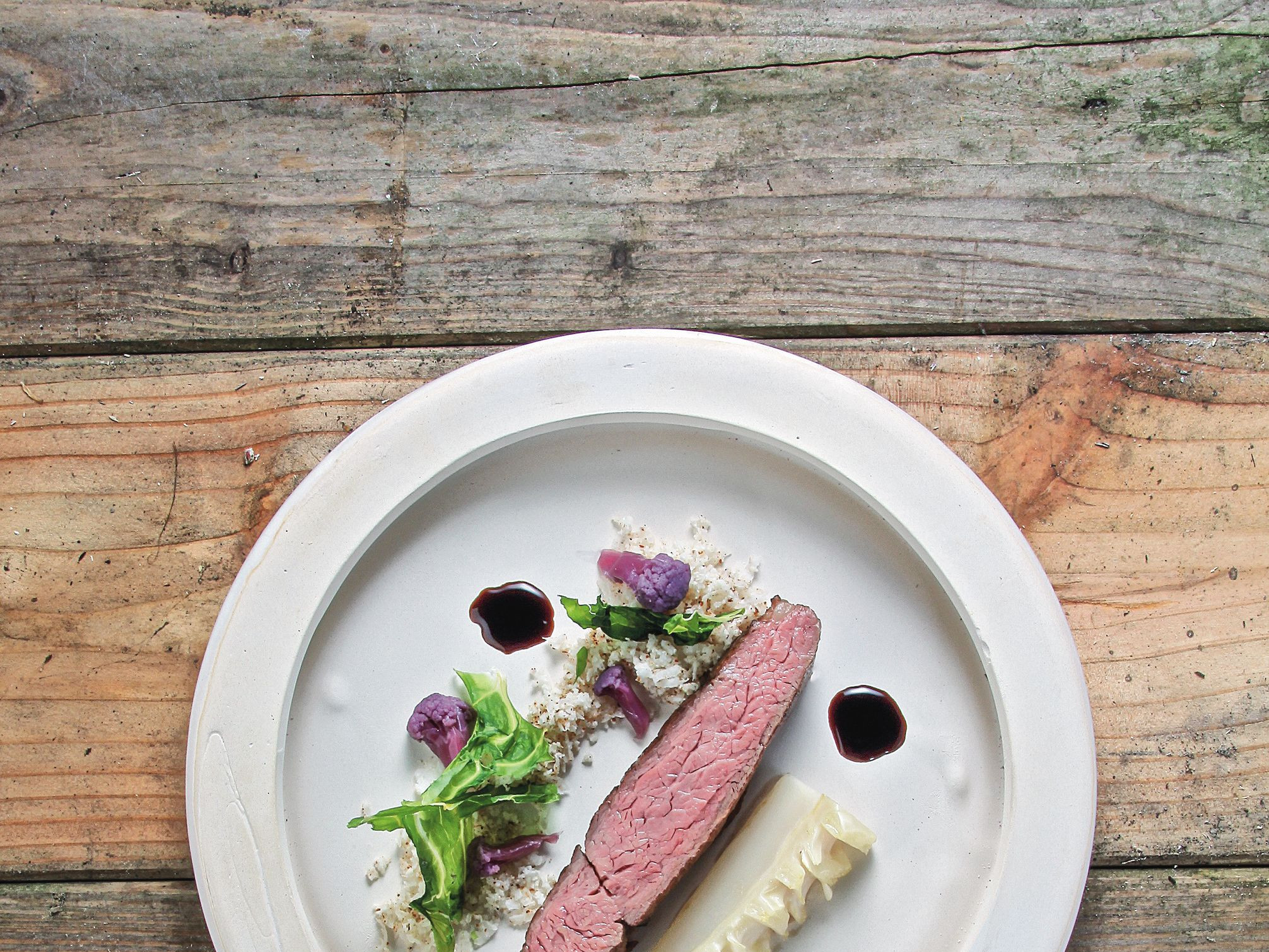 Saurer Blumenkohl mit Flanksteak