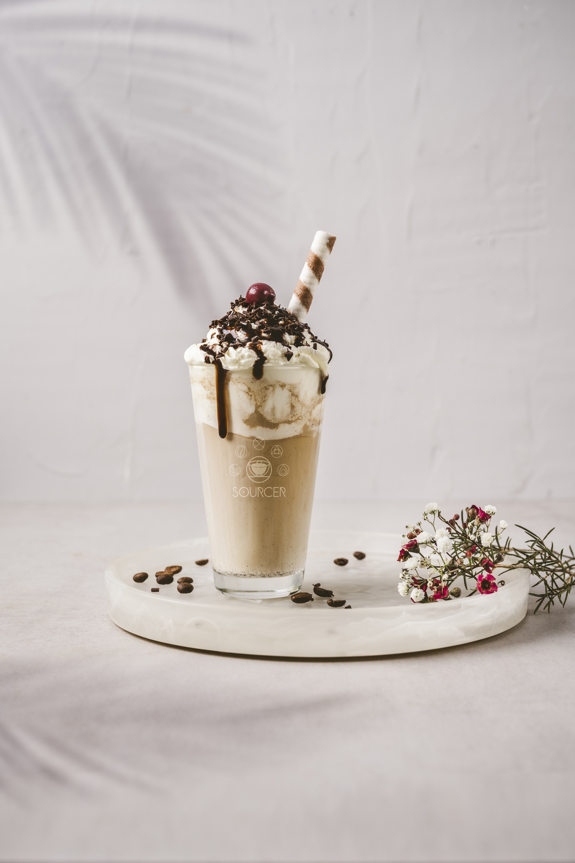 SOURCER Schwarzwälder Eiskaffee - mit Kirschwasser Eiskaffee mit Sahne, Kirsche und Hippe im Glas