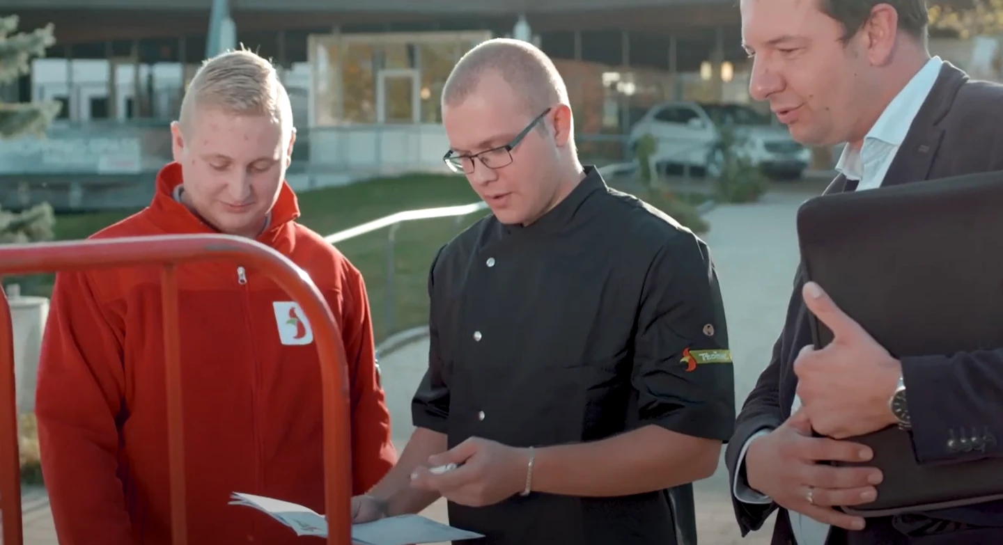 Koch, Fahrer und F&B Manager l