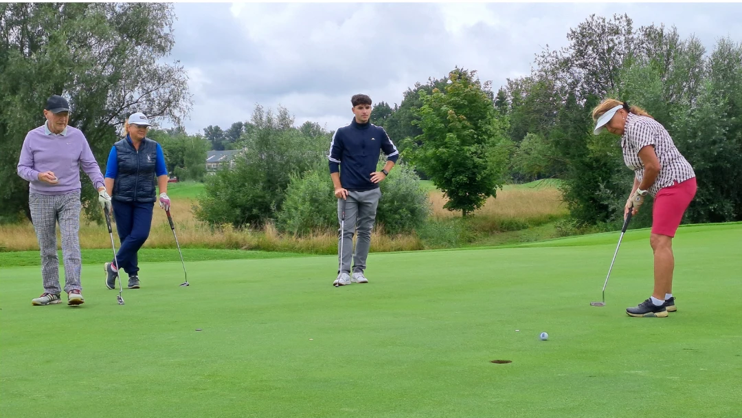 Troiber Spannend war es immer: Schafft es der Ball ins Loch?