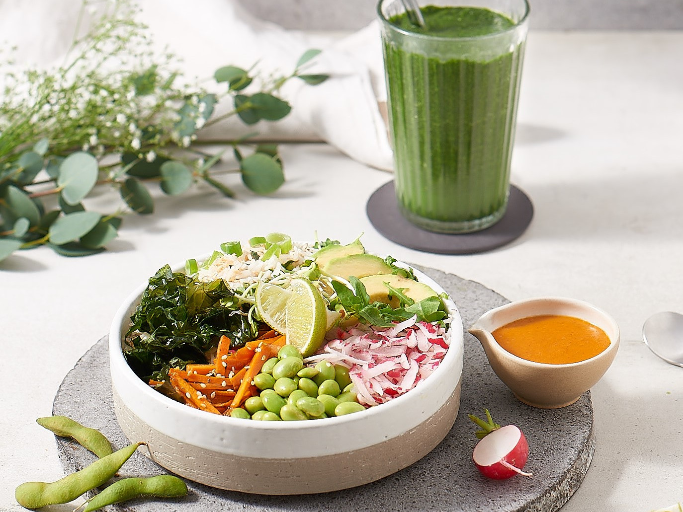 Asia-Bowl mit Grünalgen