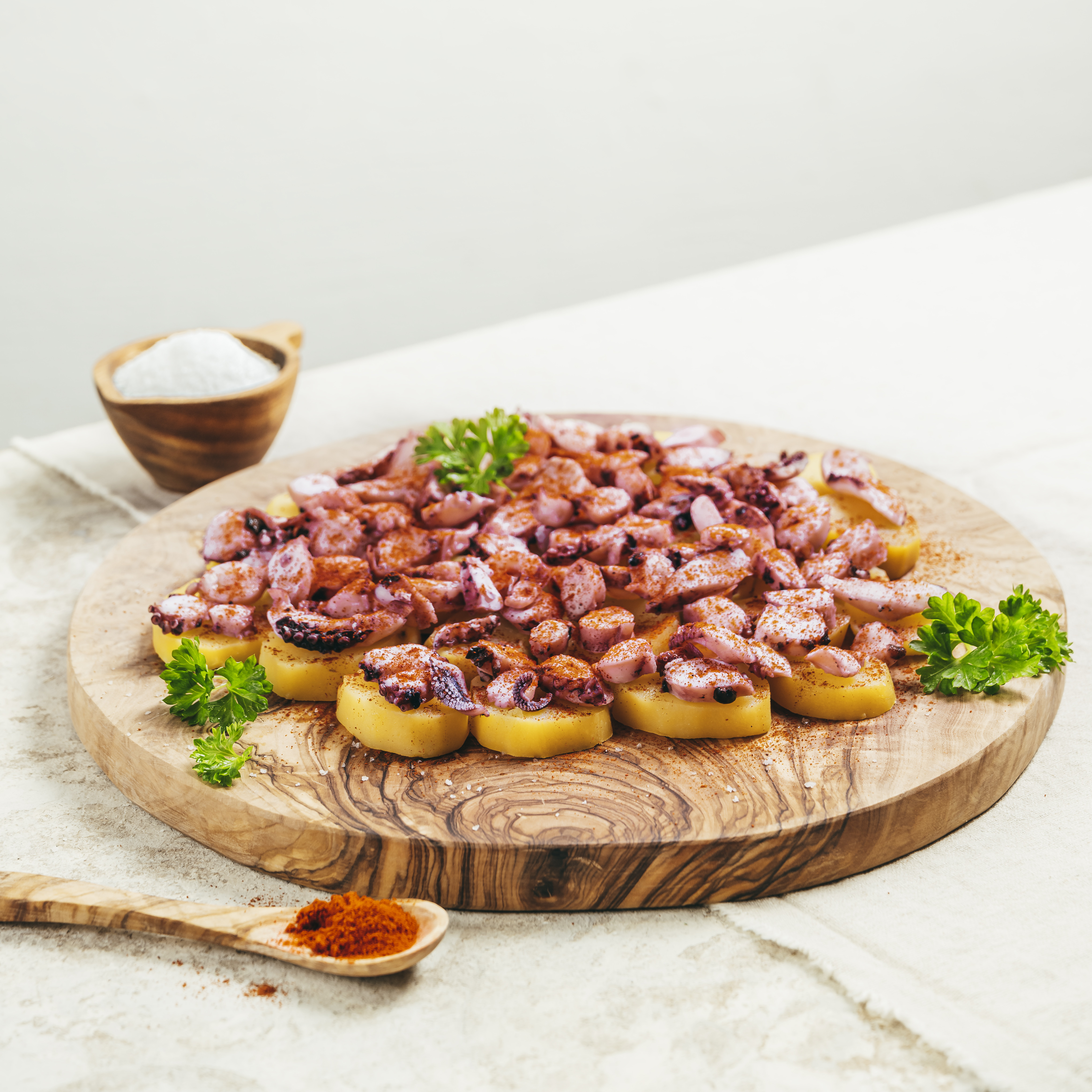 Spanische Spezialität aus Riesenkalmar und Kartoffelscheiben